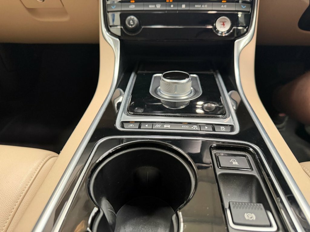 Jaguar XE Gtdi R-sport Saloon 2.0 Gtdi R-sport White #25
