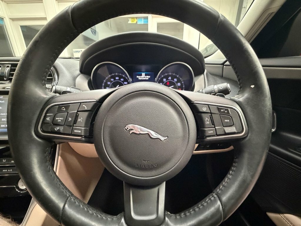 Jaguar XE Gtdi R-sport Saloon 2.0 Gtdi R-sport White #19
