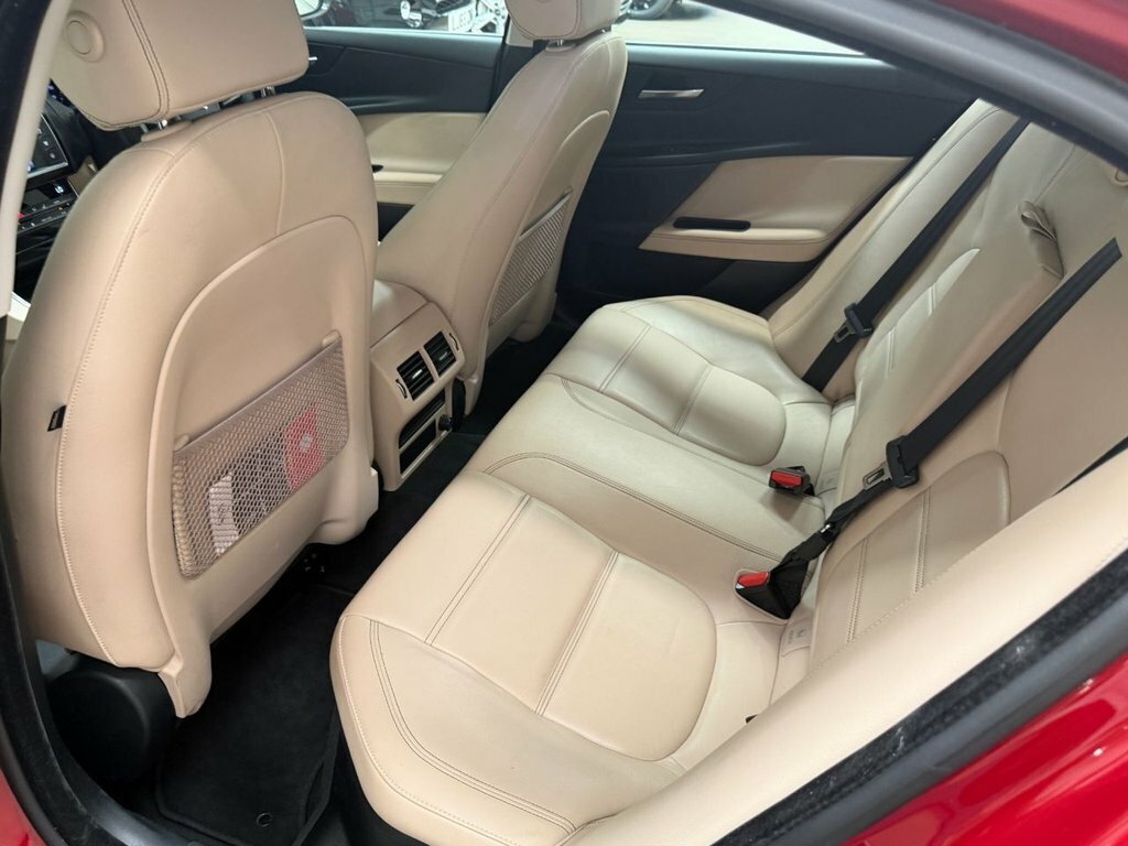 Jaguar XE Gtdi R-sport Saloon 2.0 Gtdi R-sport White #10