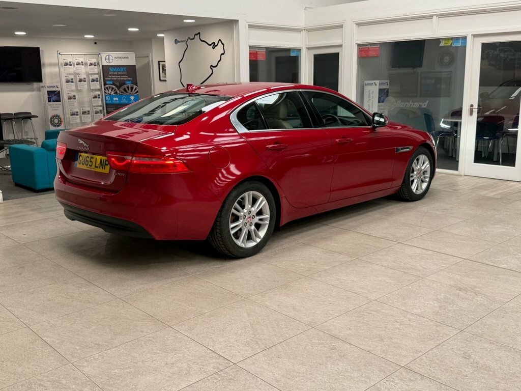 Jaguar XE Gtdi R-sport Saloon 2.0 Gtdi R-sport White #24