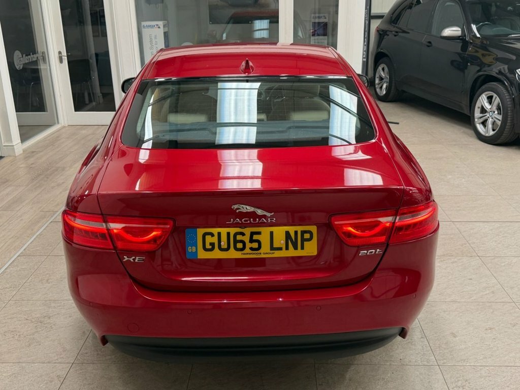 Jaguar XE Gtdi R-sport Saloon 2.0 Gtdi R-sport White #23