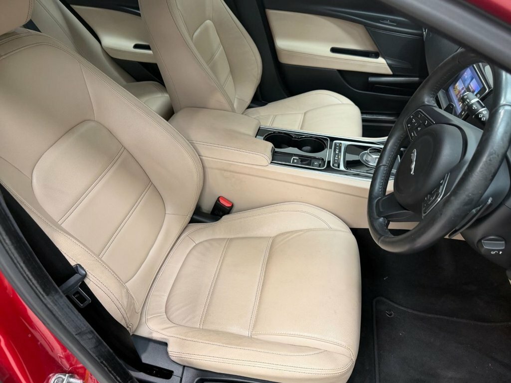 Jaguar XE Gtdi R-sport Saloon 2.0 Gtdi R-sport White #12
