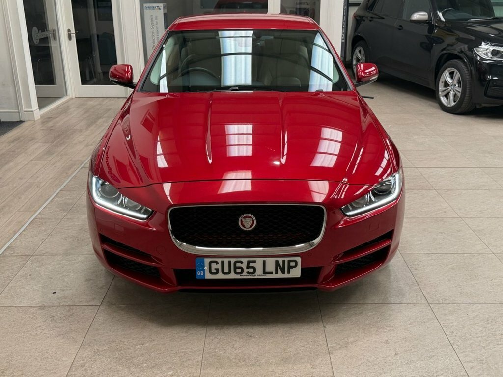 Jaguar XE Gtdi R-sport Saloon 2.0 Gtdi R-sport White #17