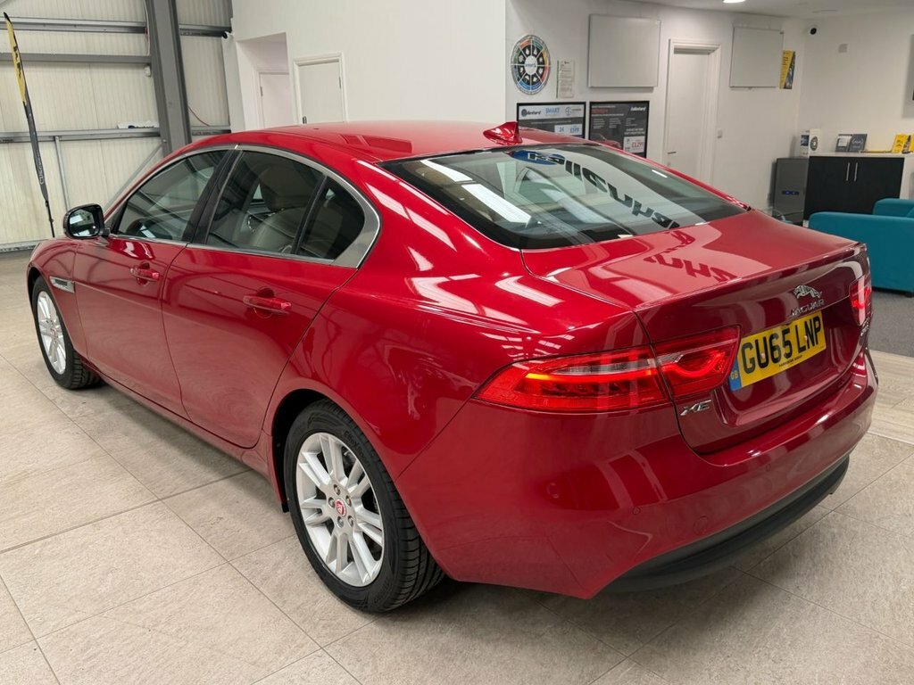 Jaguar XE 2L Prestige Red #6