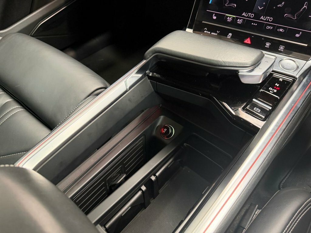 Audi E-tron Quattro Sport Black #40