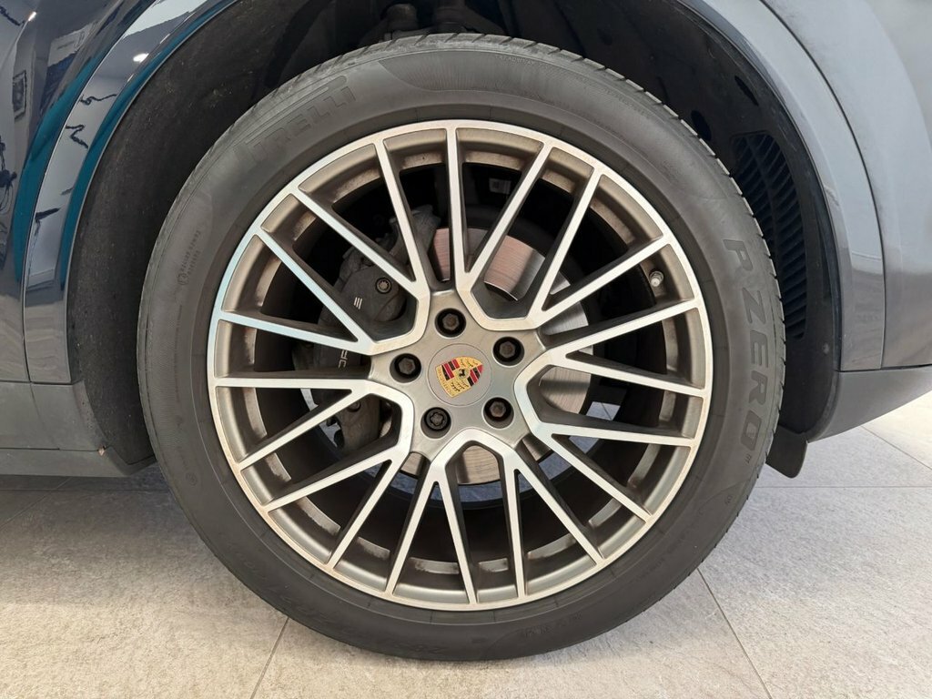 Porsche Cayenne Cayenne E-hybrid Coup Platinum Edition 2022 Black #17