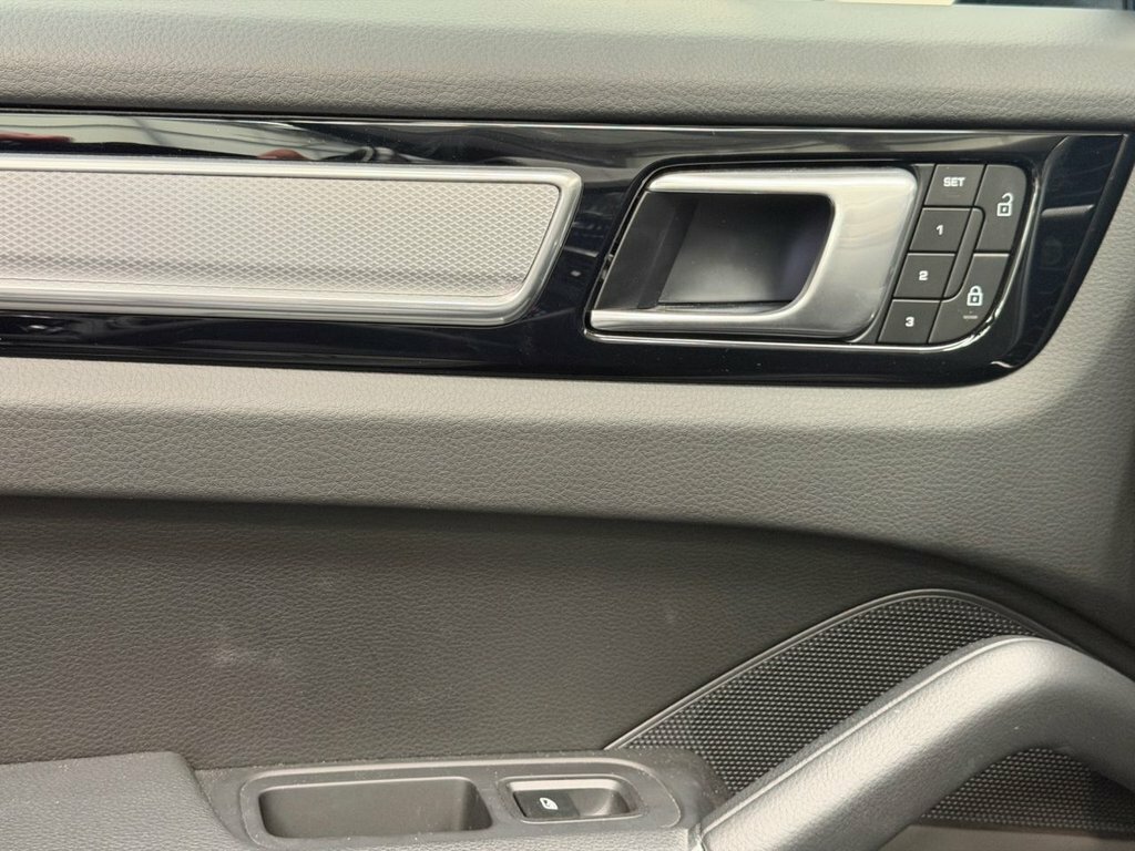 Porsche Cayenne Cayenne E-hybrid Coup Platinum Edition 2022 Black #42
