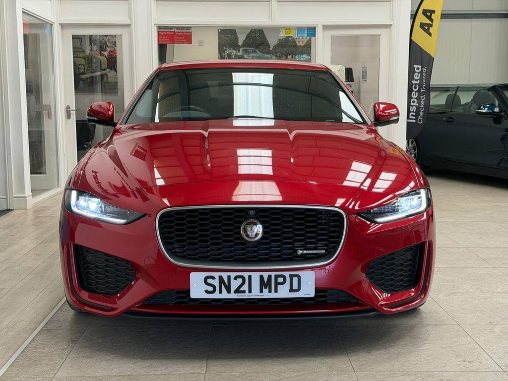 Jaguar XE 2L R-dynamic S Red