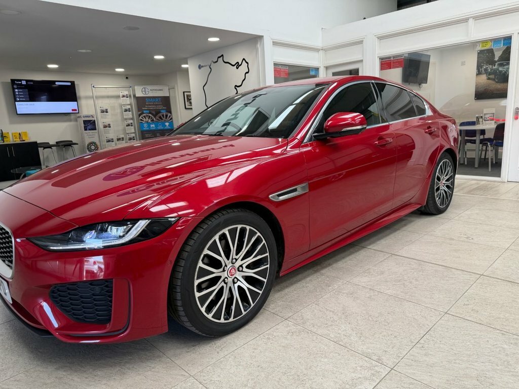 Jaguar XE 2L R-dynamic S Red #4