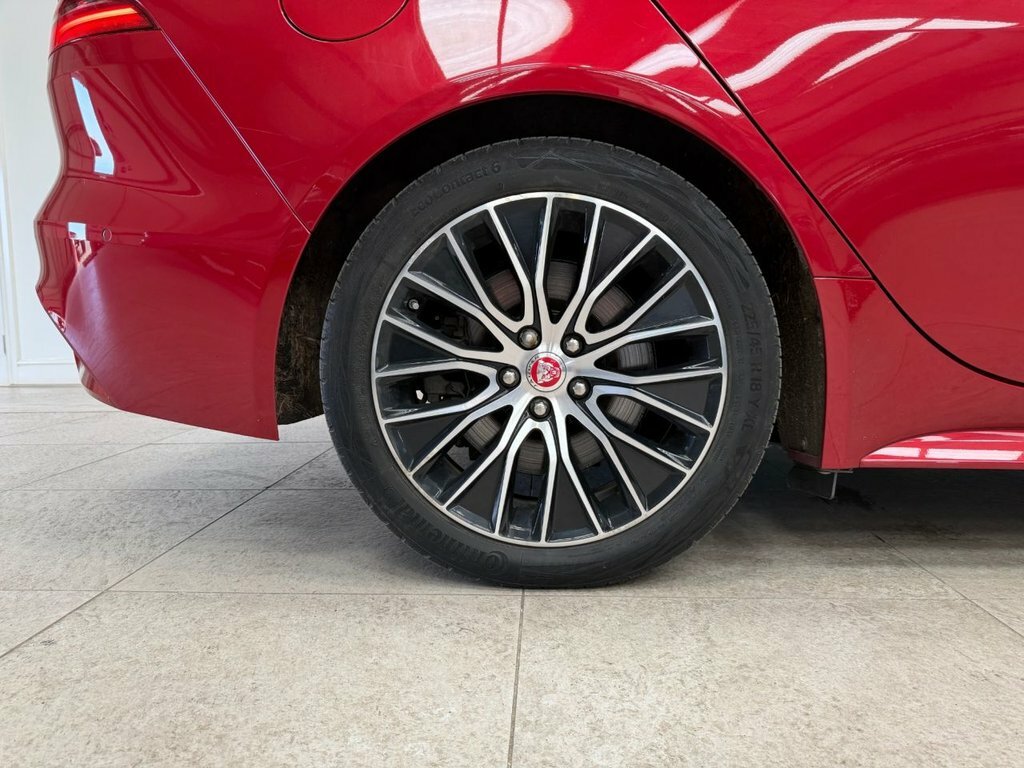 Jaguar XE 2.0 P250 R-dynamic Black Saloon Black #20