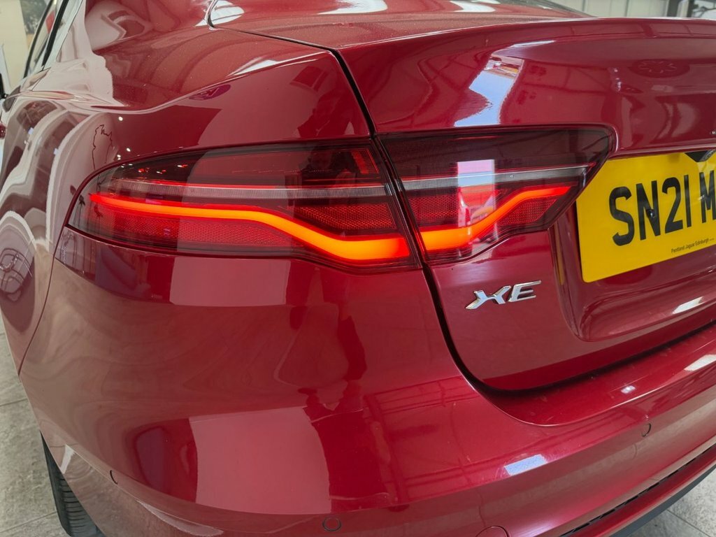 Jaguar XE 2.0 P250 R-dynamic Black Saloon Black #16