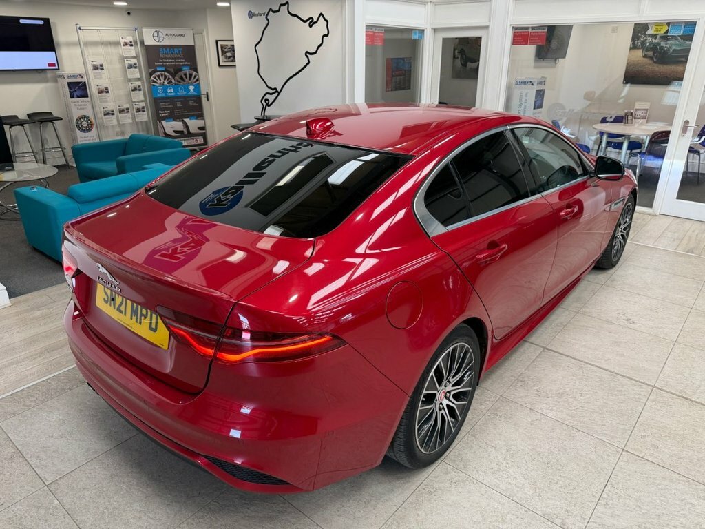 Jaguar XE 2.0 P250 R-dynamic Black Saloon Black #17