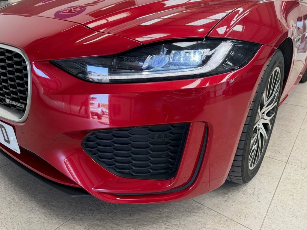 Jaguar XE 2.0 P250 R-dynamic Black Saloon Black #8