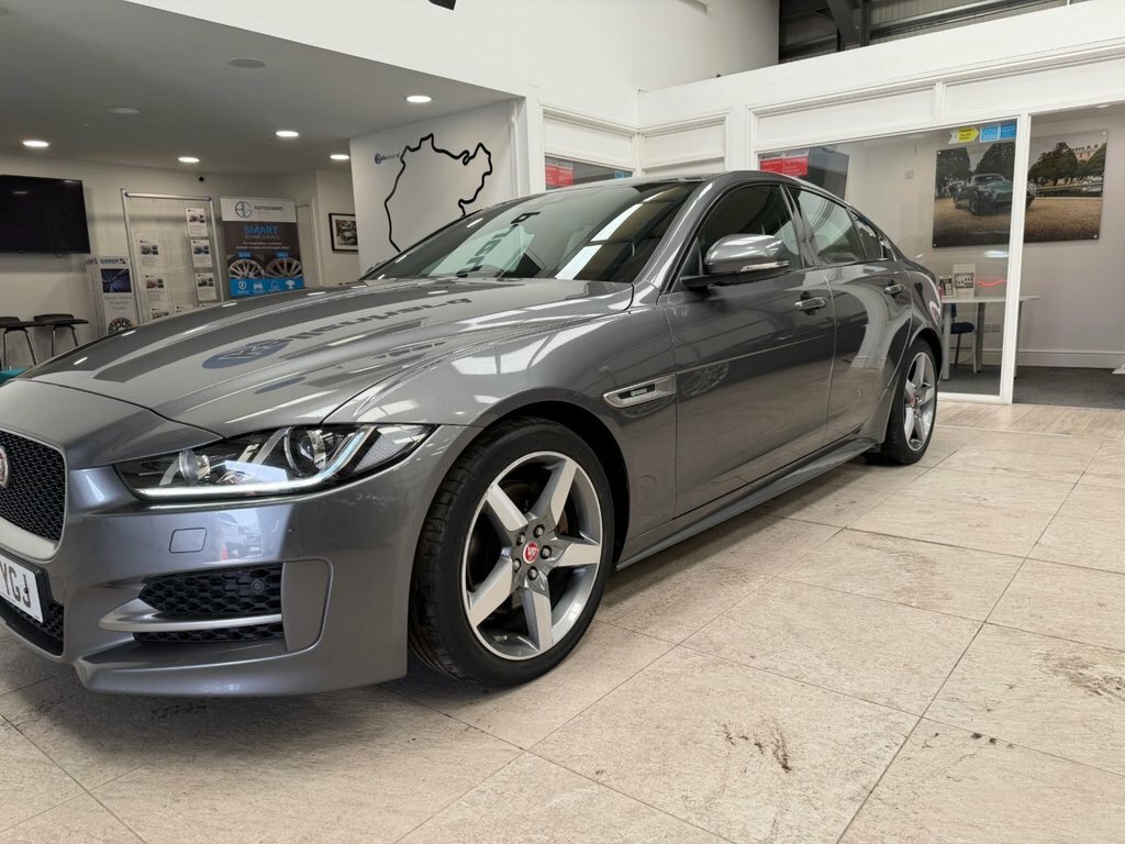 Jaguar XE R-sport Red #7