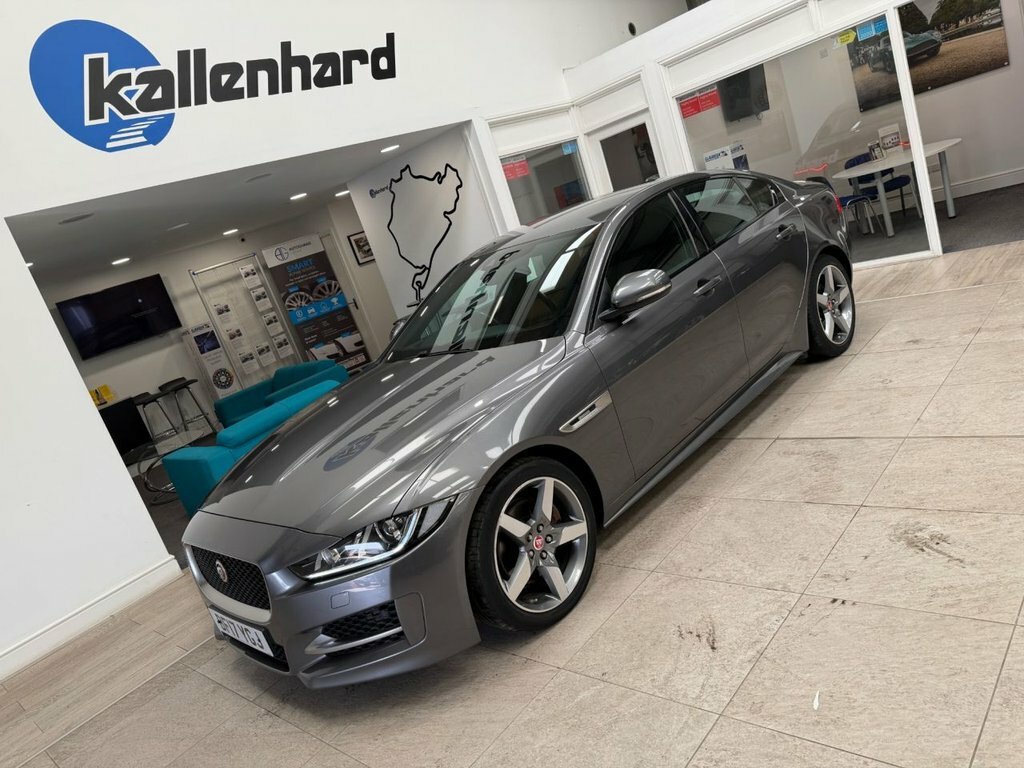 Jaguar XE R-sport Red #9