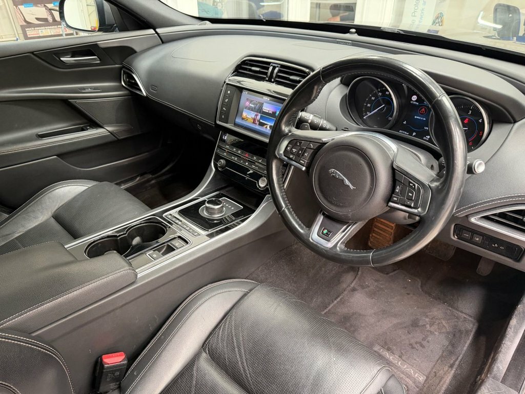 Jaguar XE R-sport Red #21