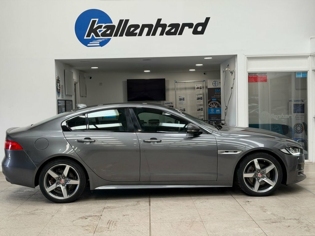 Jaguar XE R-sport Red #17