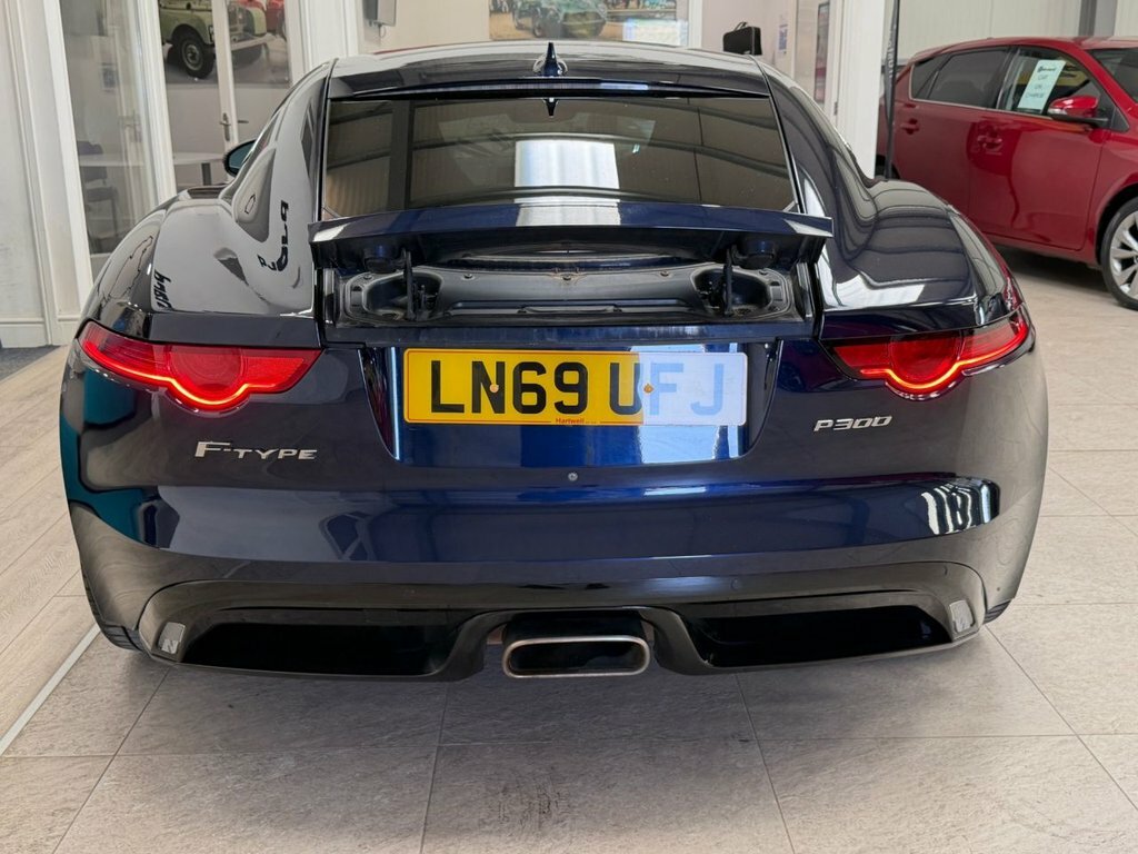 Jaguar F-Type 2.0I Chequered Flag Euro 6 Ss Red #40