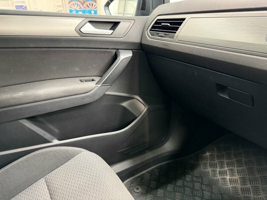 Volkswagen Touran Mpv Silver #27