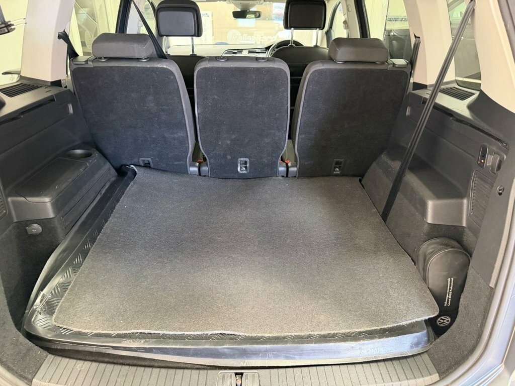 Volkswagen Touran Mpv Silver #15