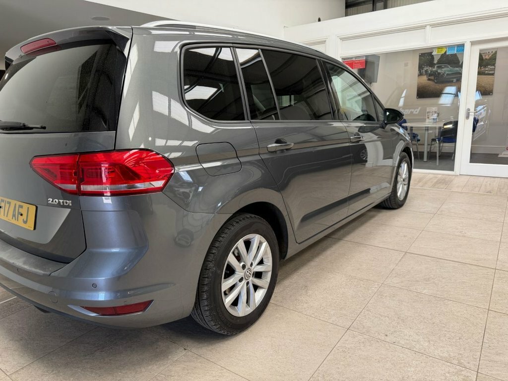 Volkswagen Touran Mpv Silver #12
