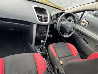 Peugeot 207 1.6 Hdi 112 Roland Garros Black #8