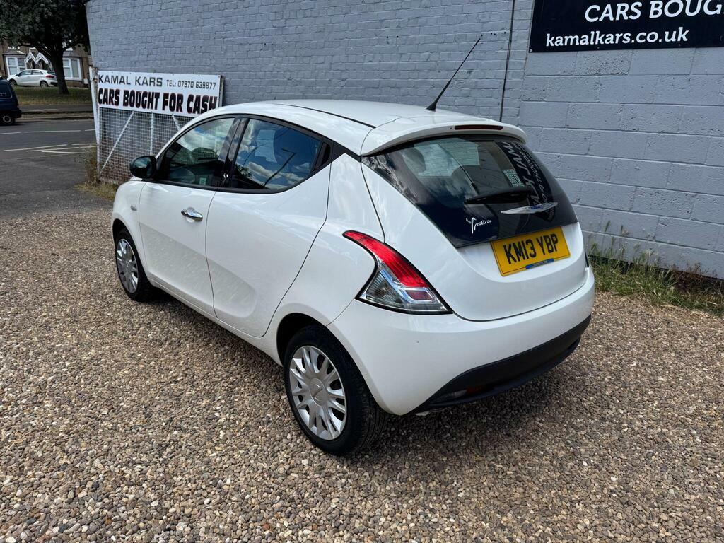 Chrysler Ypsilon 1.2 Black Red Black #7