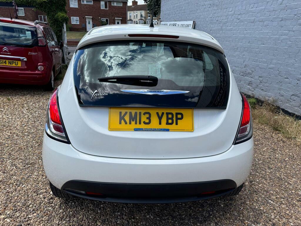 Chrysler Ypsilon 1.2 Black Red Black #8