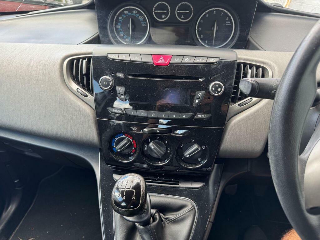 Chrysler Ypsilon 1.2 Black Red Black #14