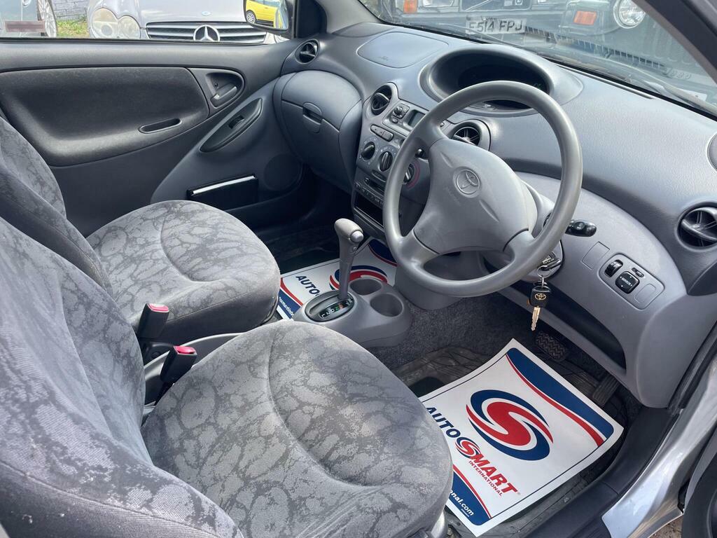 Toyota Yaris Hatchback Blue #9