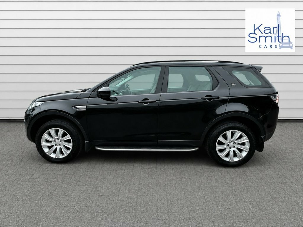 Land Rover Discovery Sport 2.2L Se Black #4