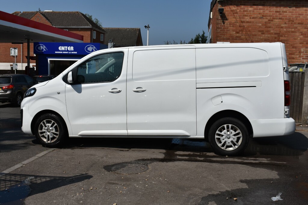 Vauxhall Vivaro 1.5 Turbo D 2900 Sportive Panel Van Man #6