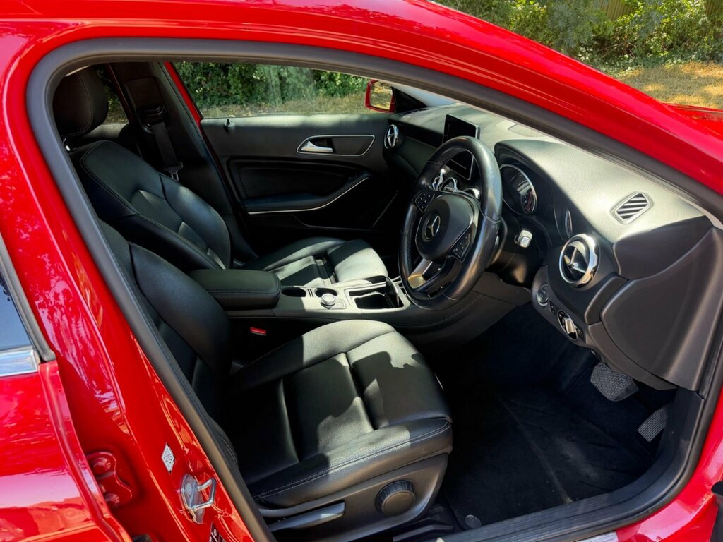 Mercedes-Benz GLA Class 1.6 Gla200 Se 7G-dct Euro 6 Ss OU68OHF Red #3