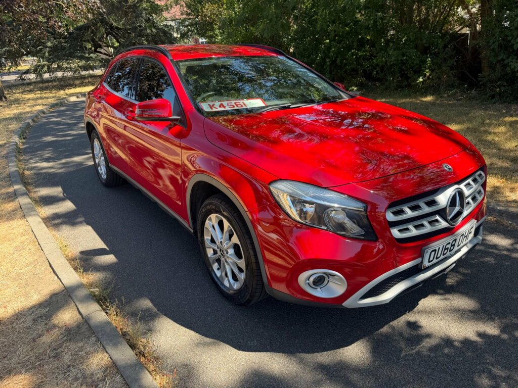 Mercedes-Benz GLA Class 1.6 Gla200 Se 7G-dct Euro 6 Ss Red