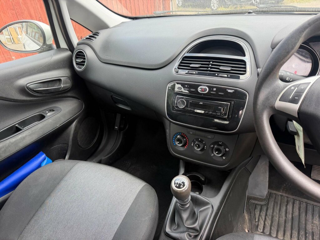 Fiat Punto 1.2 Pop Euro 6 White #6