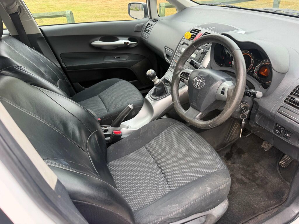 Toyota Auris 1.6 V-matic Tr Euro 5 White #4