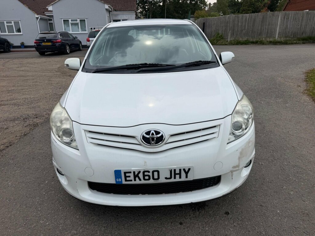 Toyota Auris 1.6 V-matic Tr Euro 5 White #2