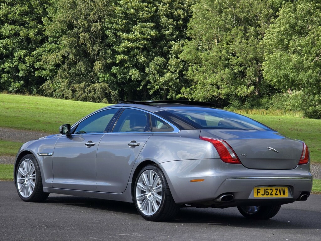 Jaguar XJ 3.0 D V6 Portfolio Grey #2