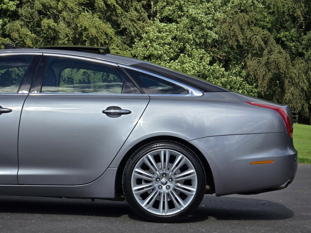 Jaguar XJ Saloon 3.0D V6 Portfolio Euro 5 Ss Lw Black #14