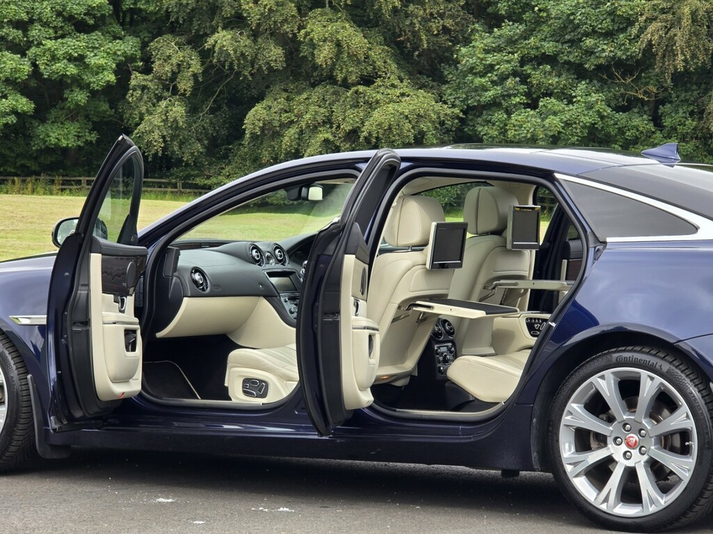 Jaguar XJ Black #7