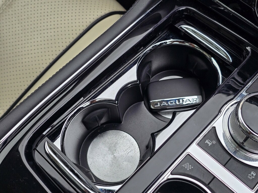 Jaguar XJ Black #90
