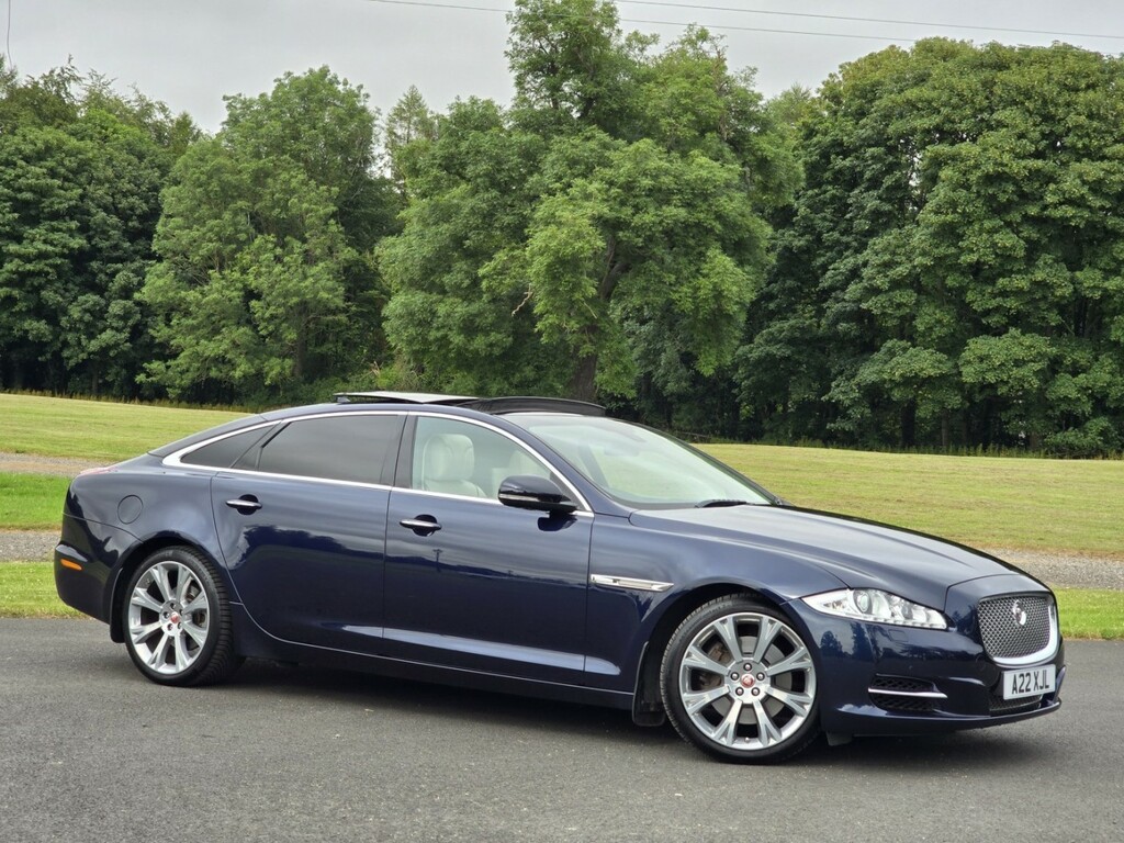 Jaguar XJ Black #29