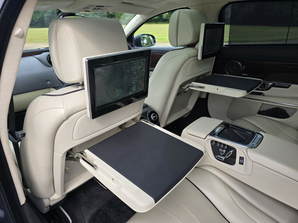 Jaguar XJ Black #48