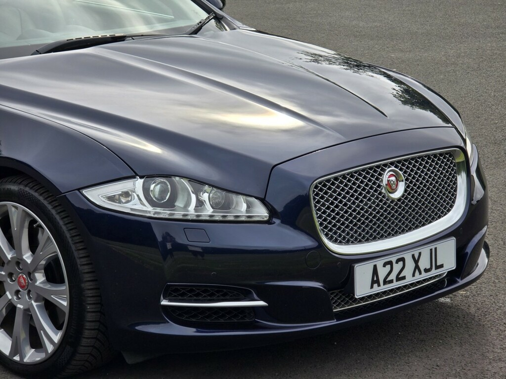 Jaguar XJ Black #45