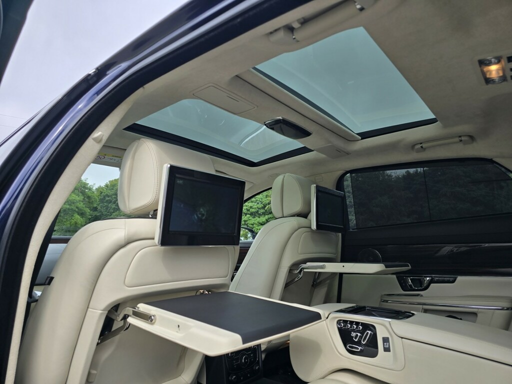 Jaguar XJ Black #47