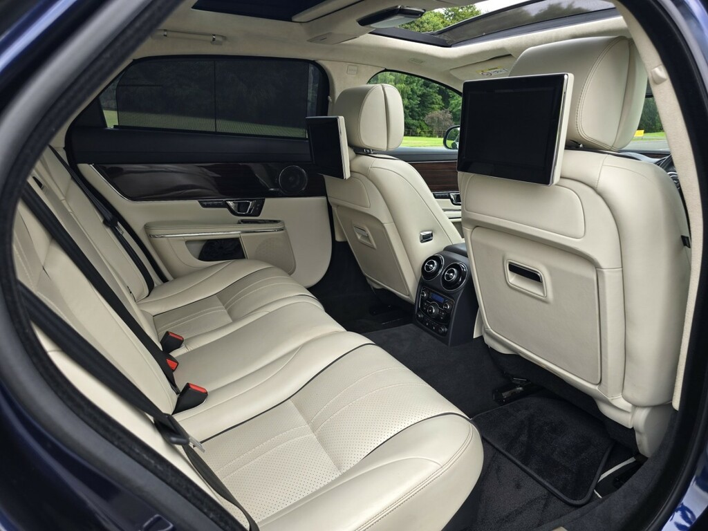 Jaguar XJ Black #17