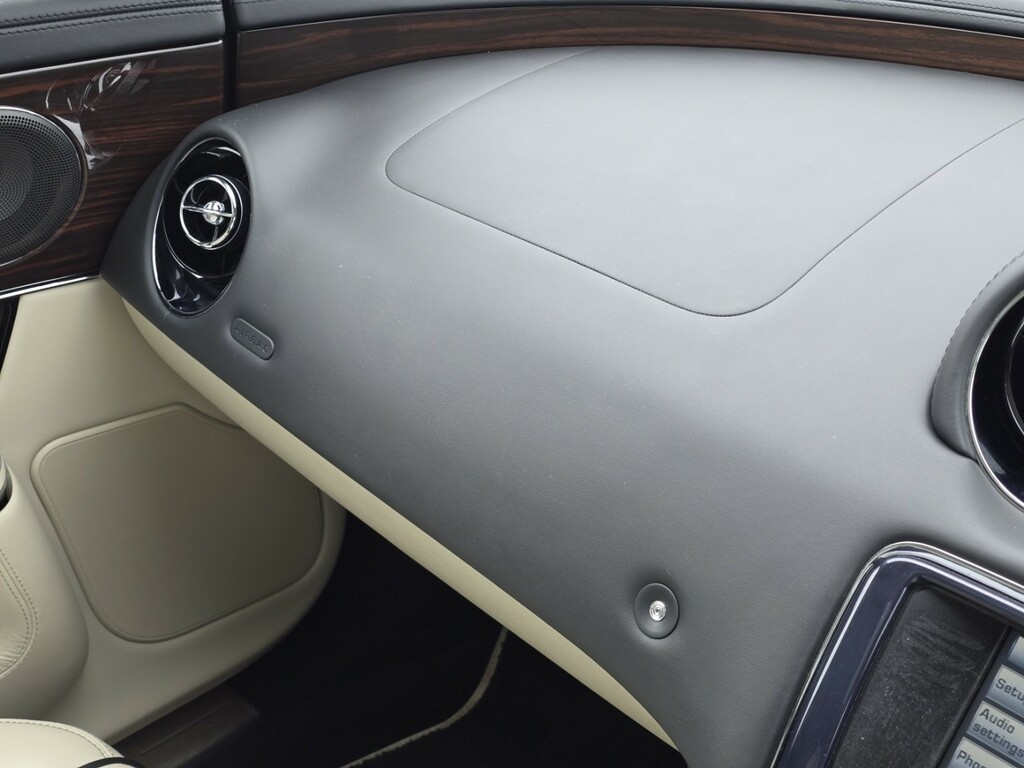 Jaguar XJ Black #83