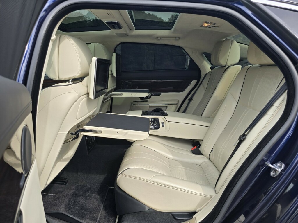 Jaguar XJ Black #46