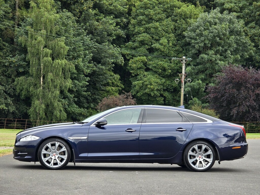 Jaguar XJ Black #42