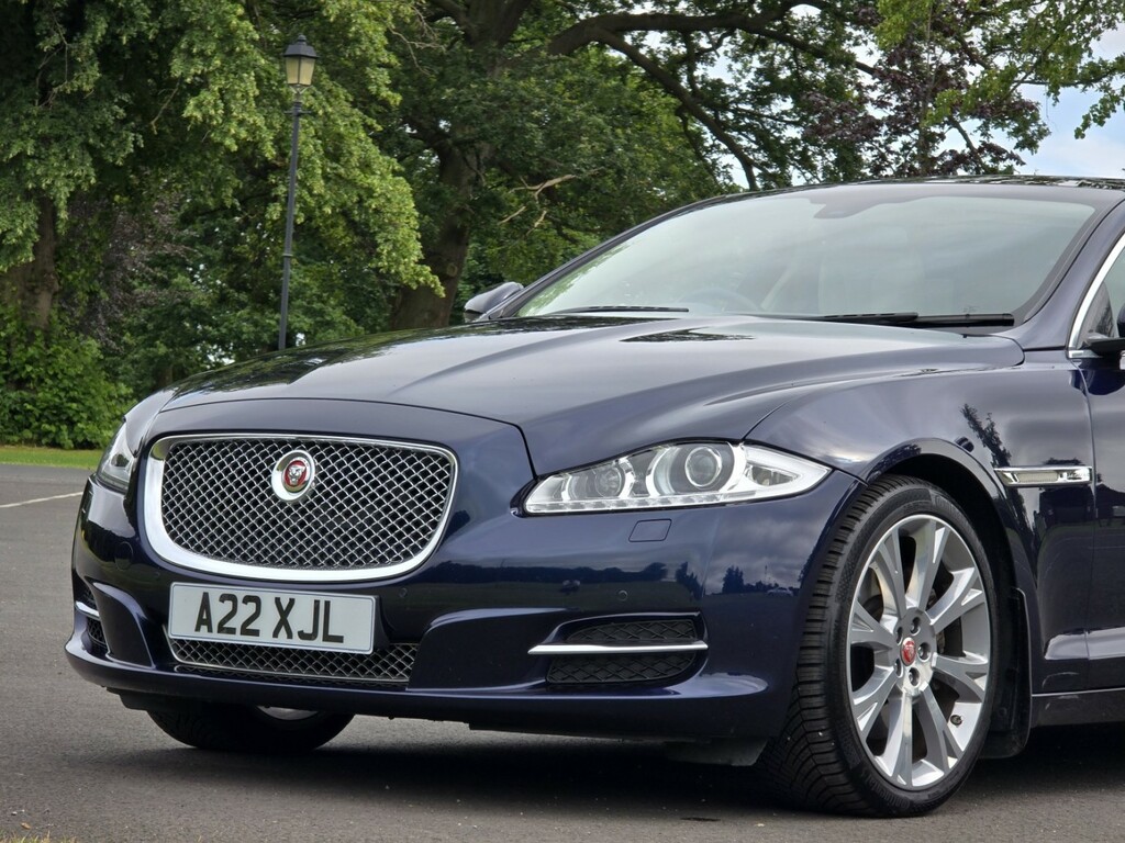 Jaguar XJ Black #44